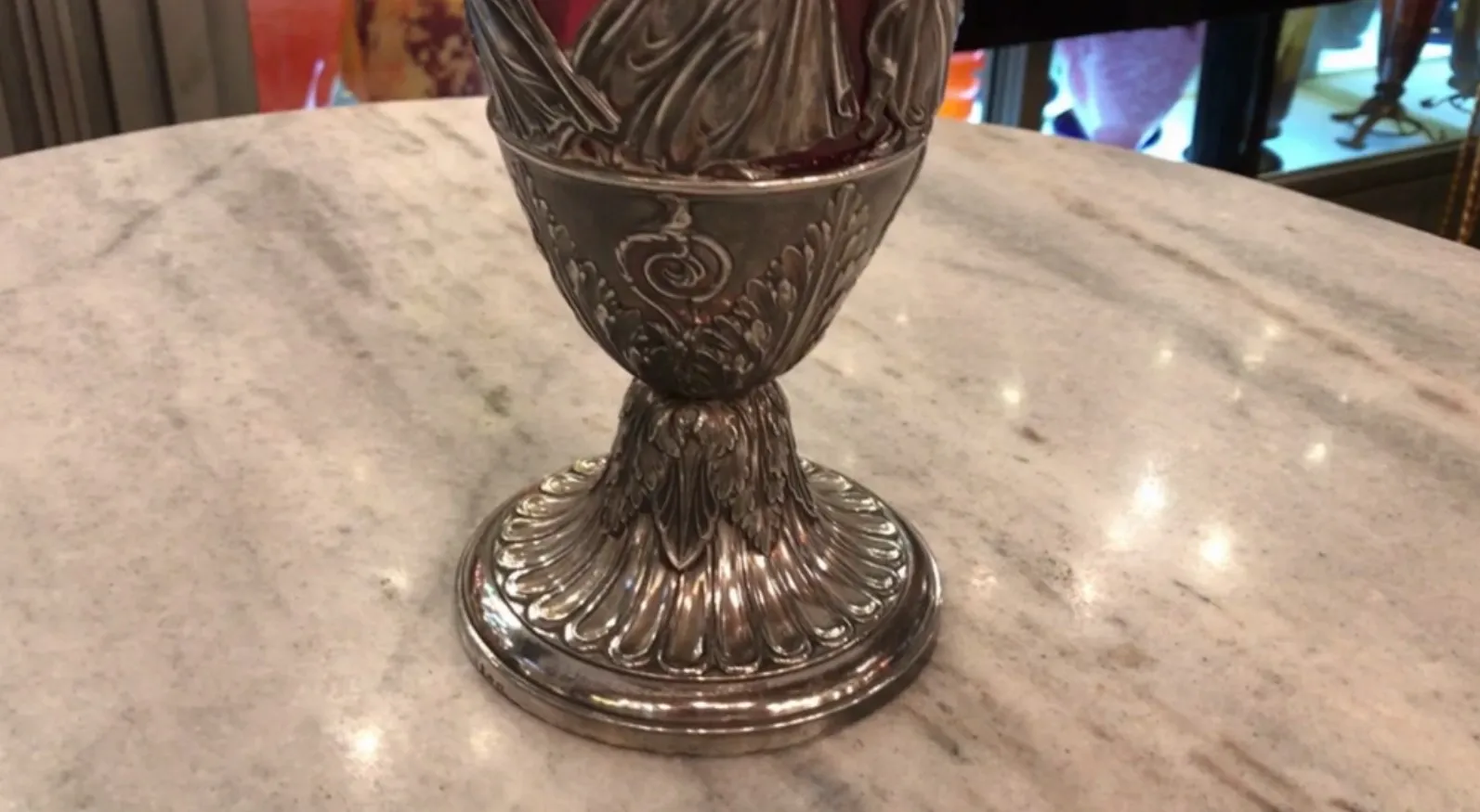 2个古董水瓶wmif，设计精美，背景优雅