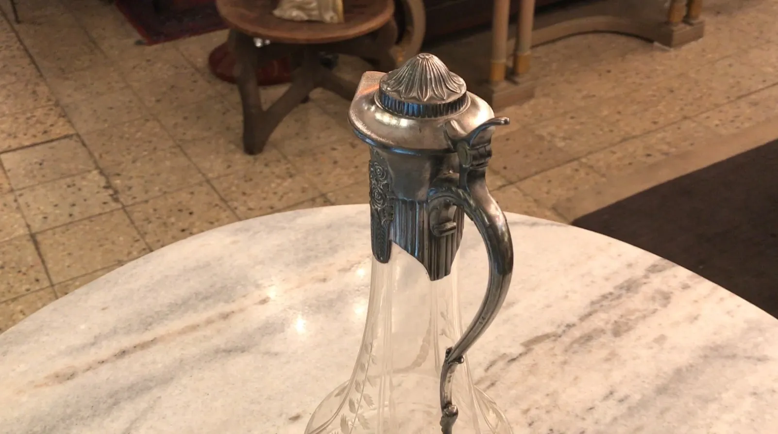 2个古董水瓶wmf带有装饰性盖子和经典设计