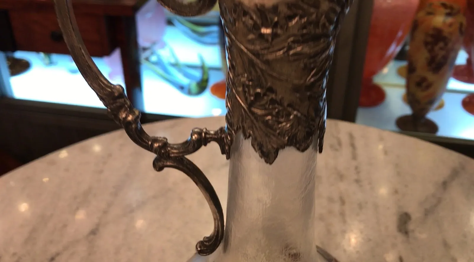 两个古董WMF水瓶，设计精美而优雅