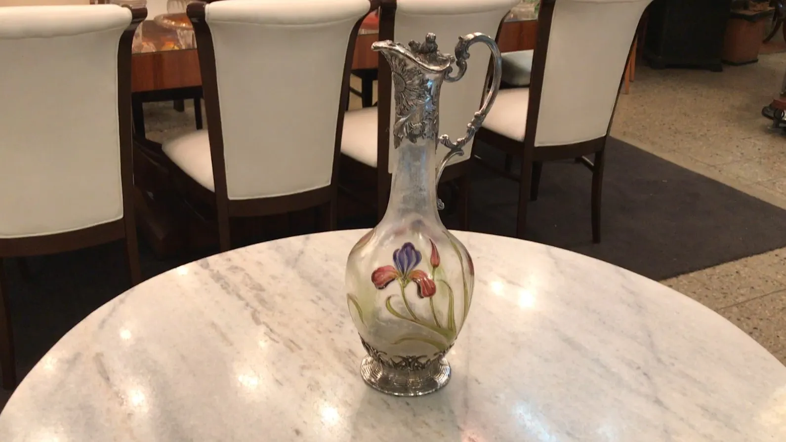 2 个 WMF 古代装饰水瓶 具有花卉设计