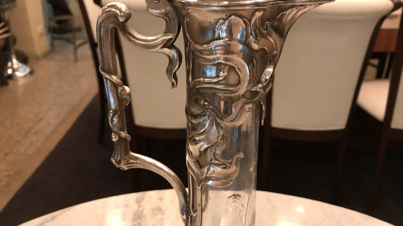 两瓶wmfd古董优雅设计，精致环境