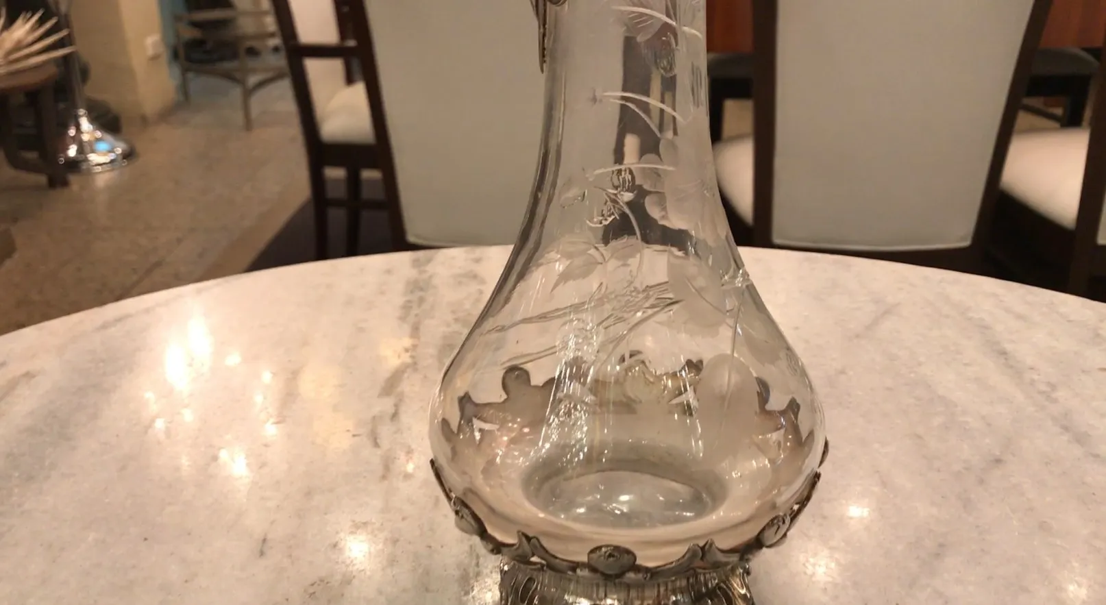 两款古董WMF水瓶，雕刻复杂，背景是大理石