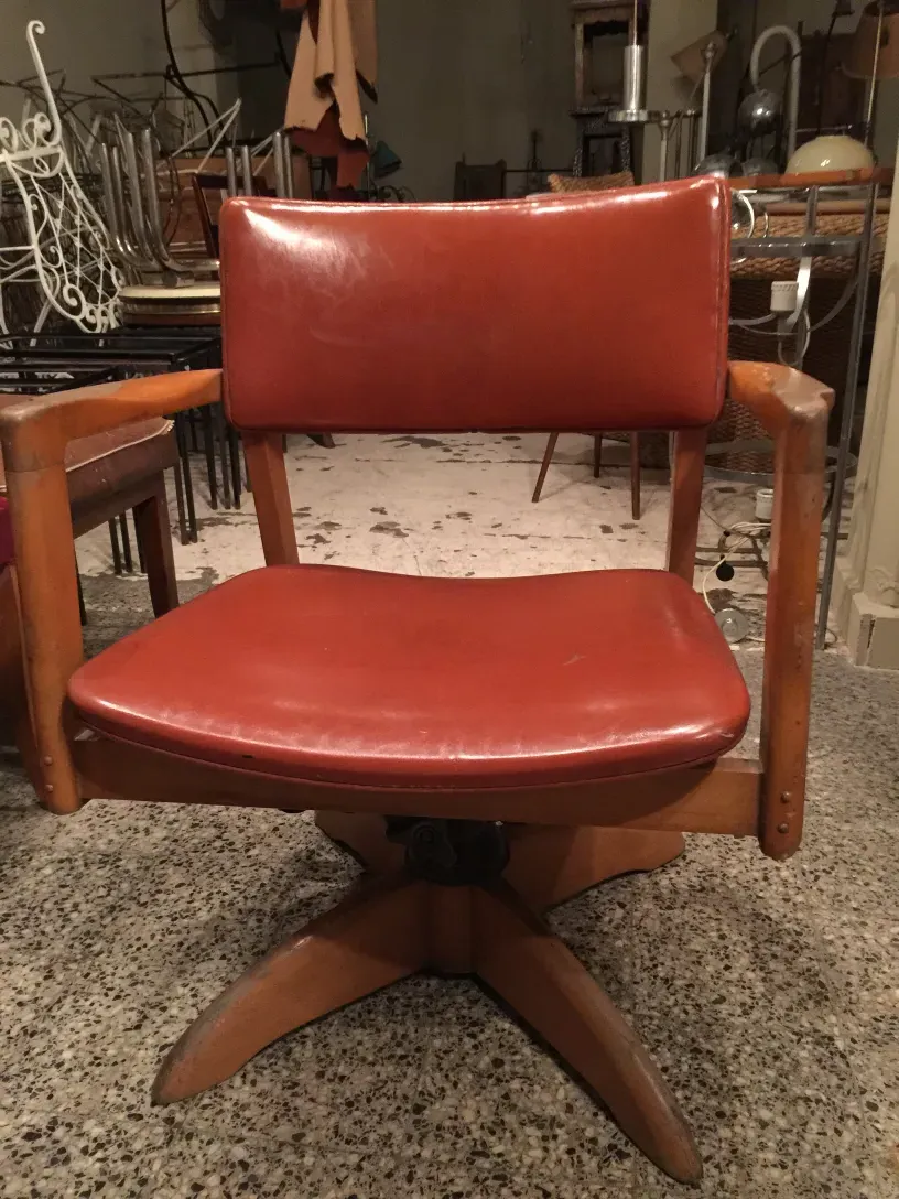 Poltrona da ufficio antica con rivestimento rosso