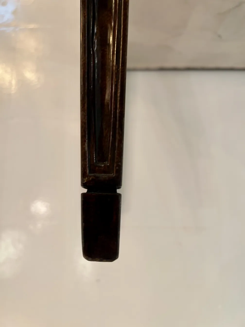 12把优雅古董椅子的侧面，腿部装饰