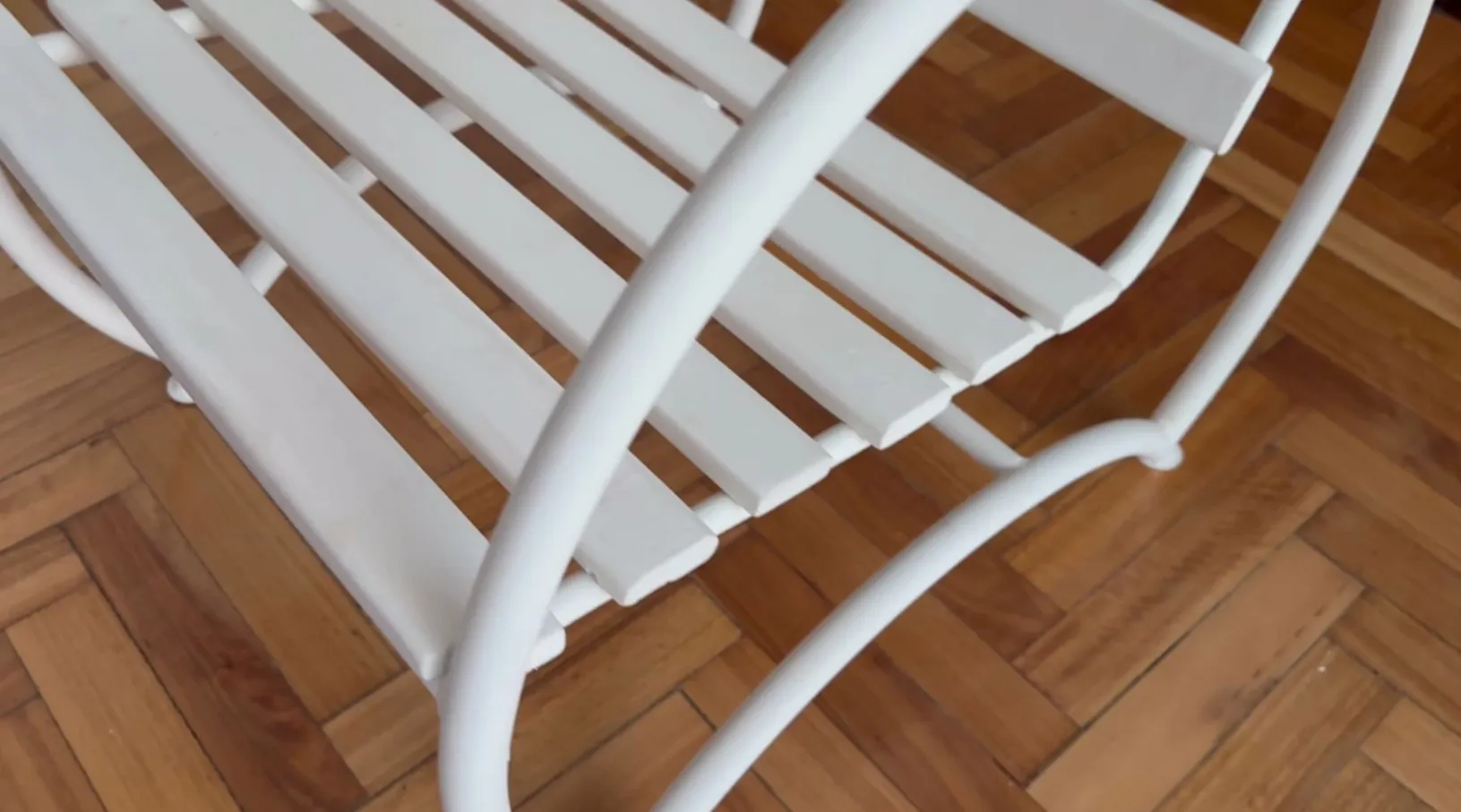 In a cozy setting, 2 antique garden armchairs are visible in white, perfect for relaxing