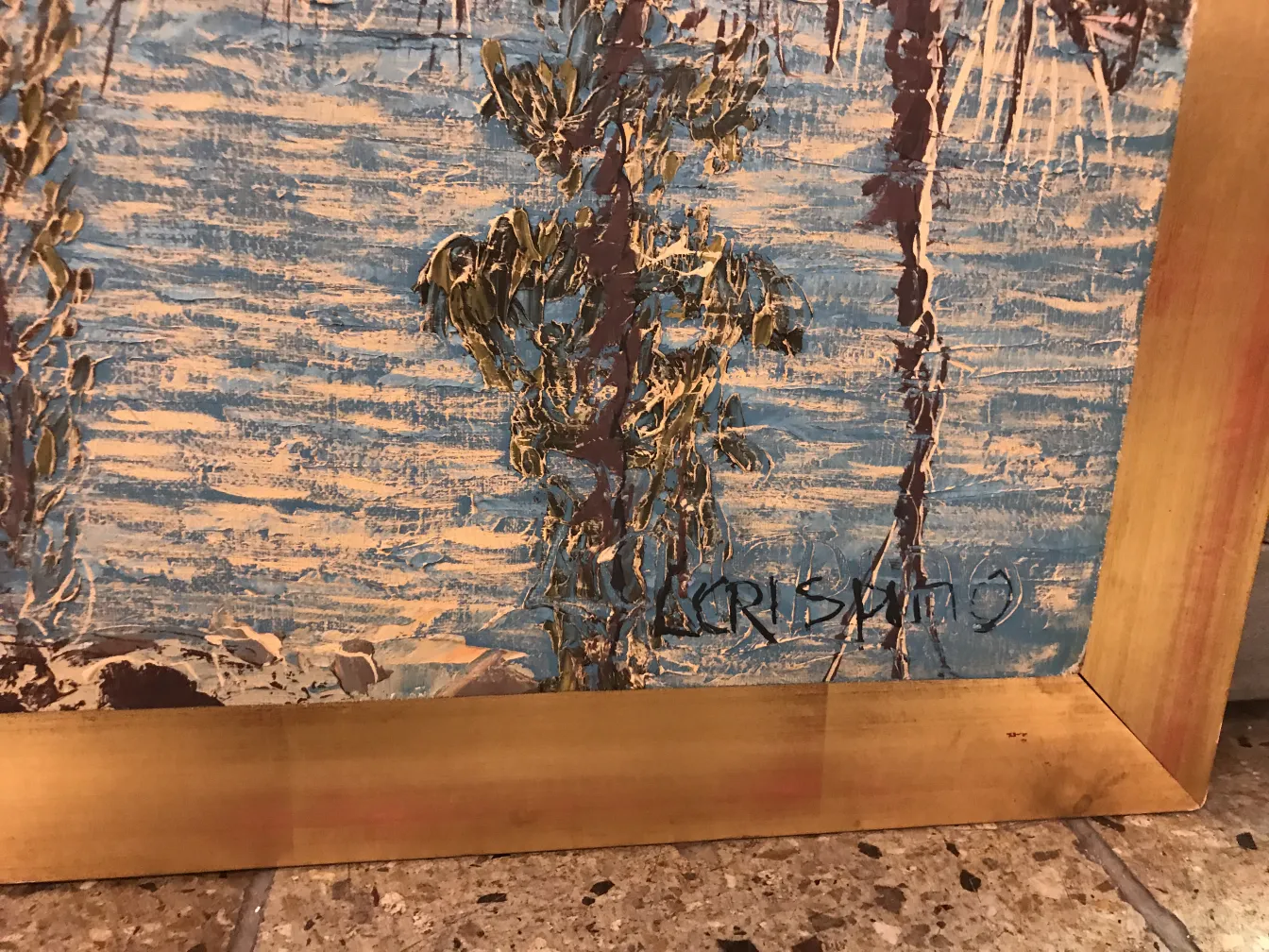 Pintura antiga com detalhes em azul e ouro, assinatura 'Crispino'.