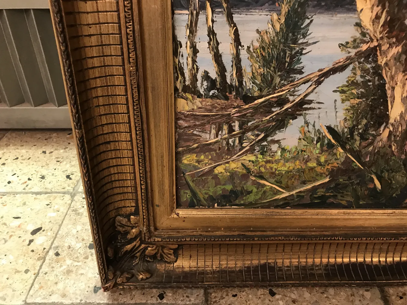 pintura antiga crispino com paisagem e moldura decorativa