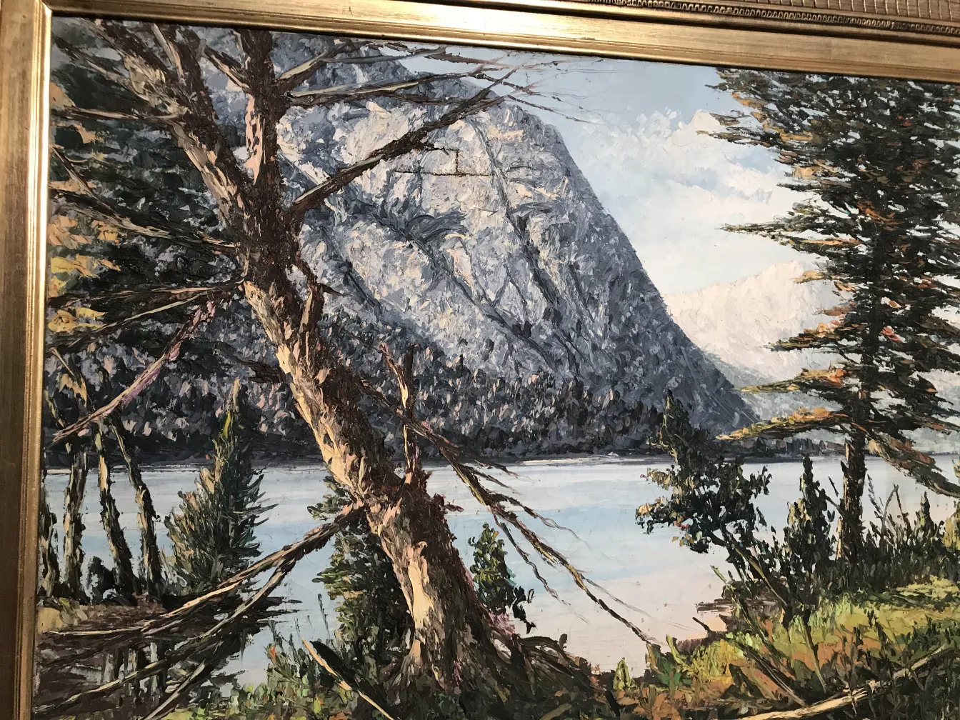 pintura Crispino antiga apresentando paisagem de montanha e água