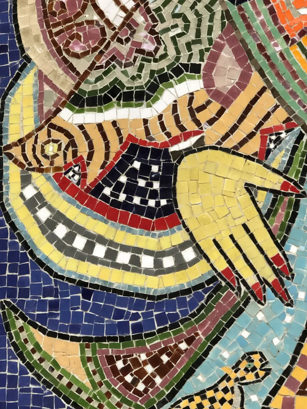 Quadro de mosaico antigo colorido com formas variadas