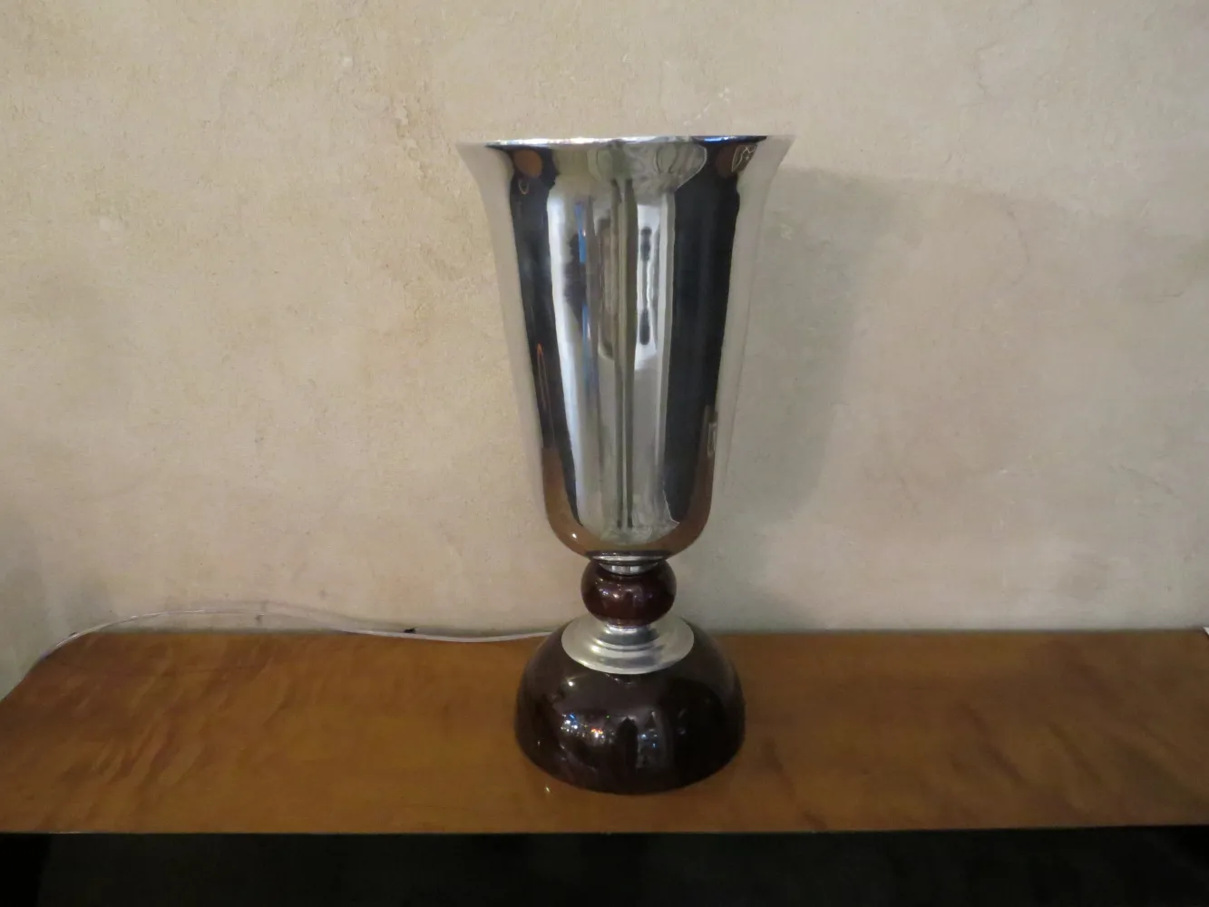 duas lâmpadas de mesa antigas com brilho, decorativas