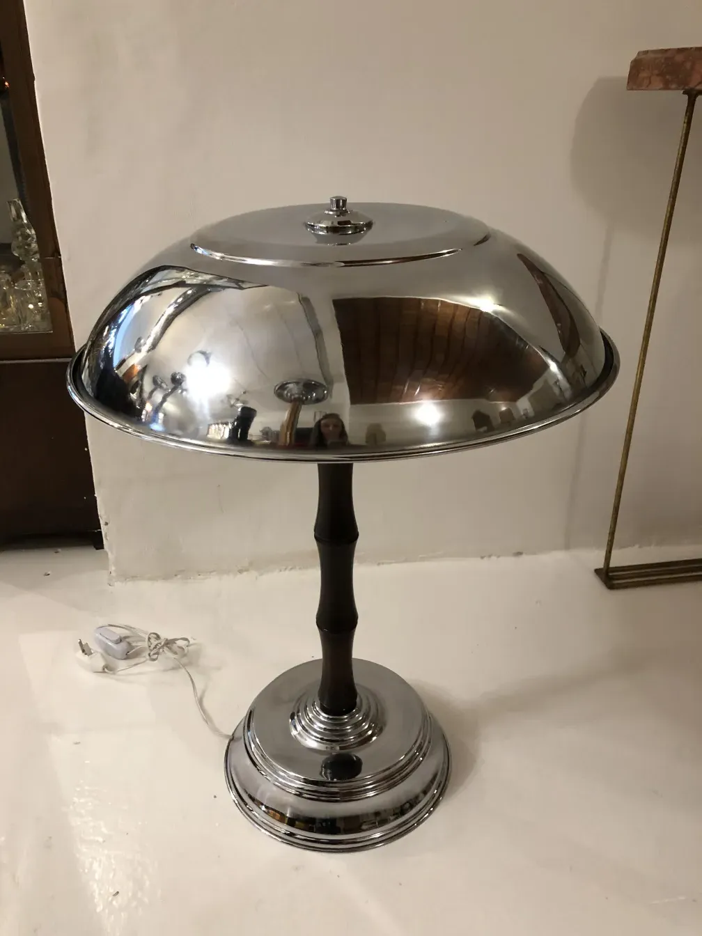 Lampadas de mesa antigas com base brilhante e elegante
