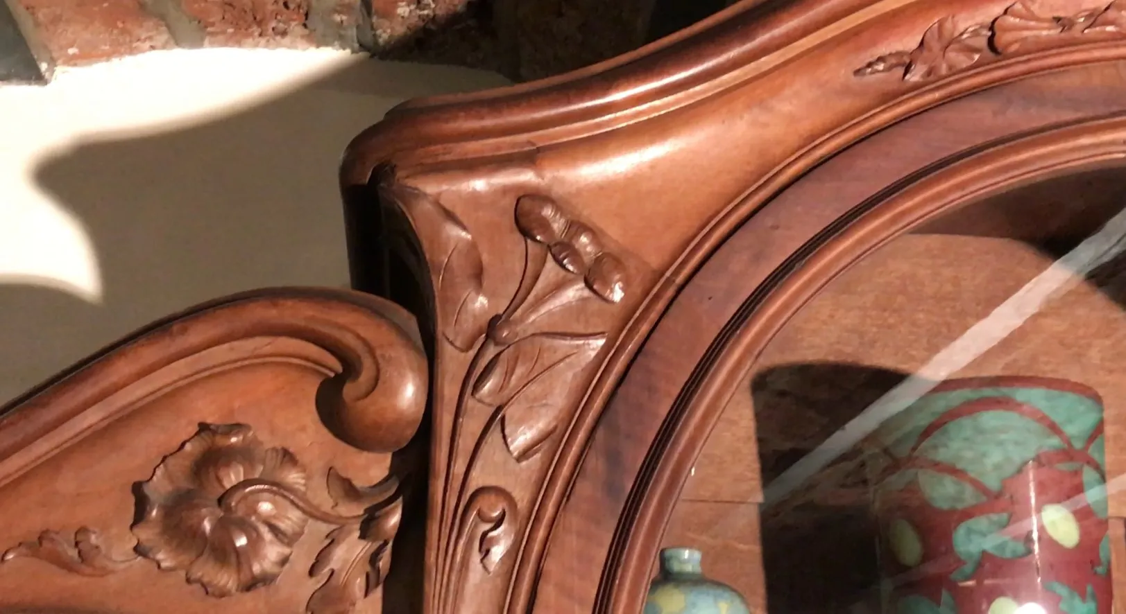 antique display cabinet by E.Dienst from Paris with decorative details.