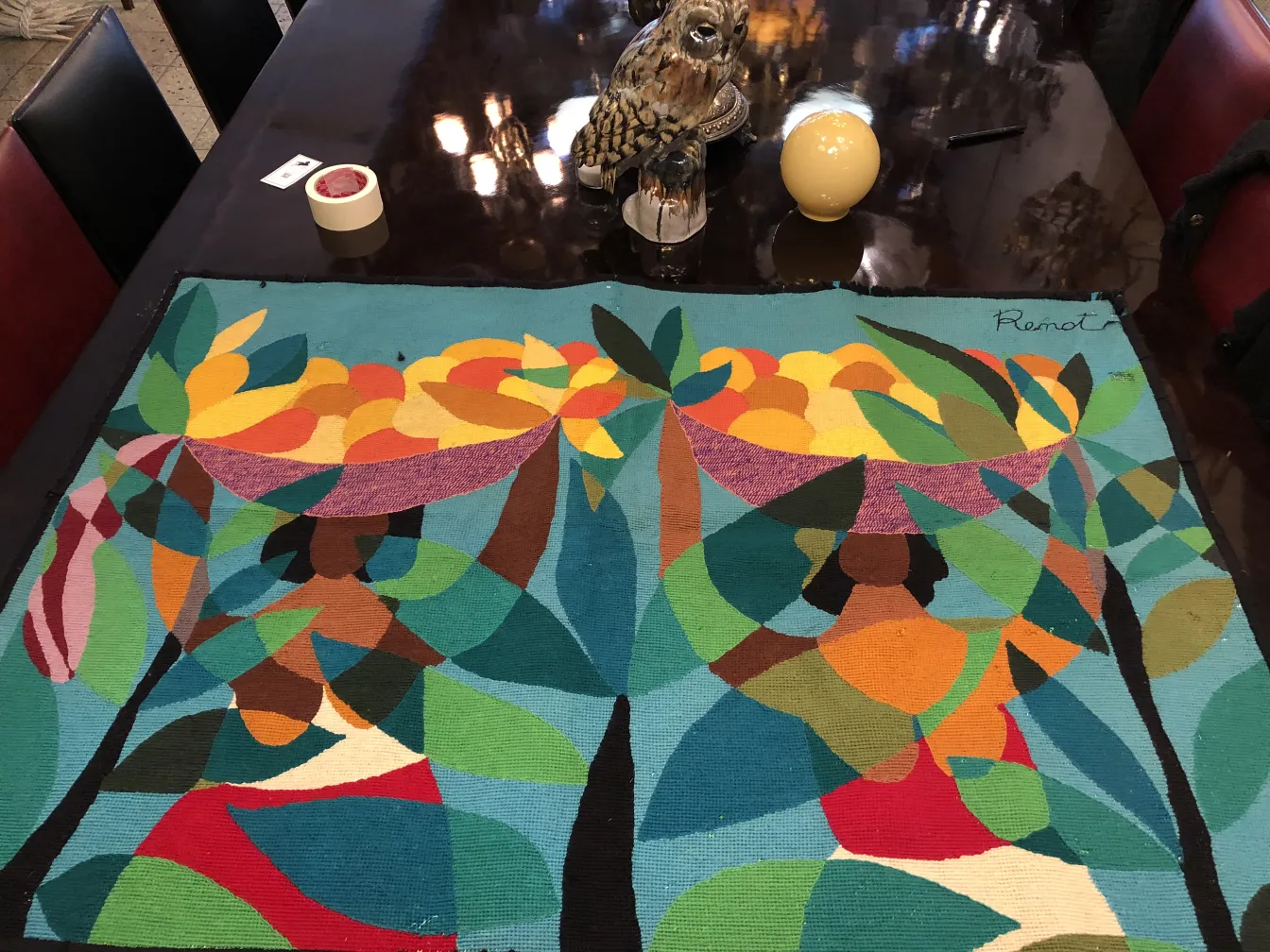 tapeçaria antiga com desenho abstrato vibrante