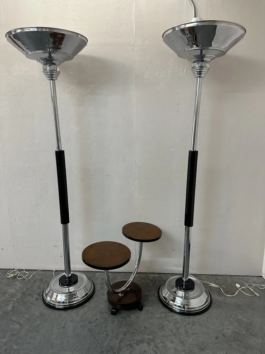 Set of 2 floor lamps in a modern environment