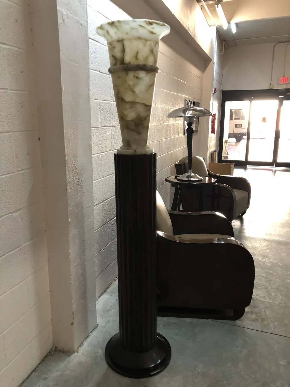 Set of 2 antique floor lamps with dark bases