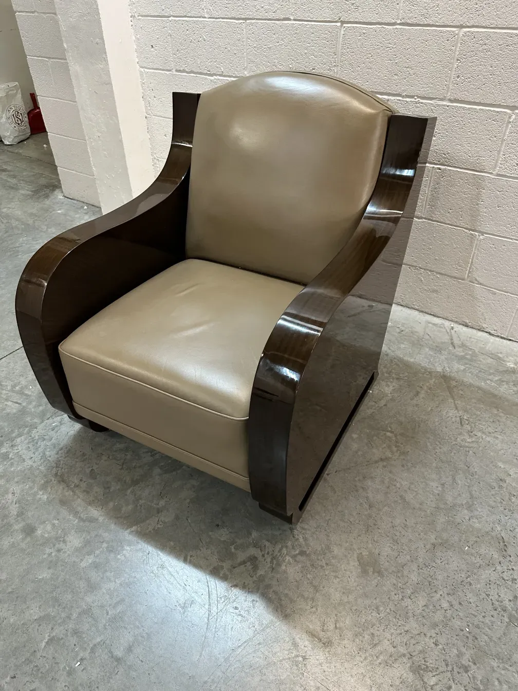 2 antique armchairs with a curved design, stylish and unique in a contemporary setting.