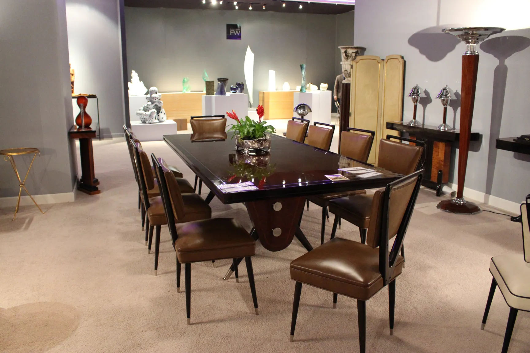 Gallia centerpiece with flowers on elegant dining table