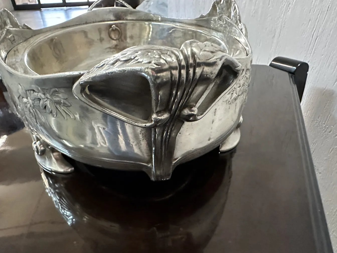 antique centerpiece gallia with floral details