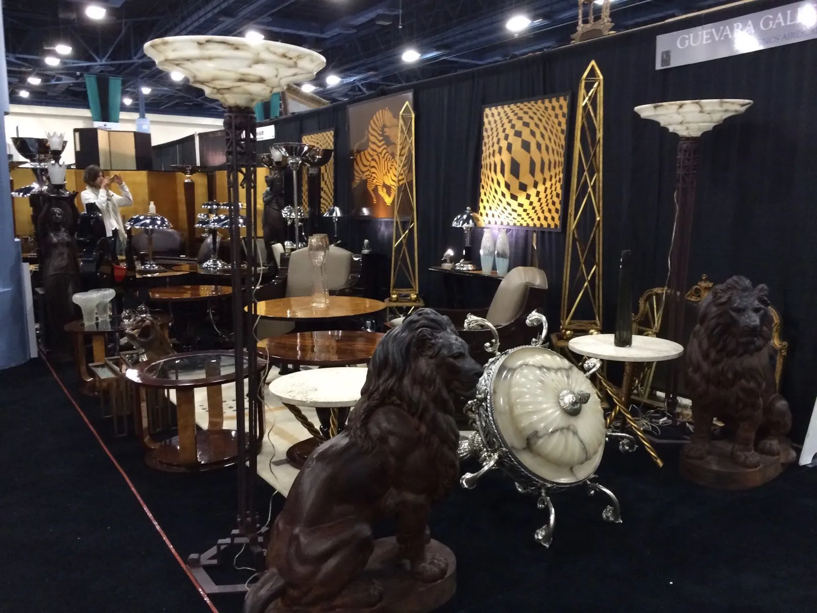 Antique scene with marquetry and various decorations.