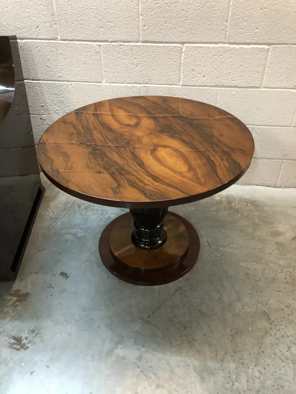 2 small antique tables with an elegant and distinctive design, simple setting