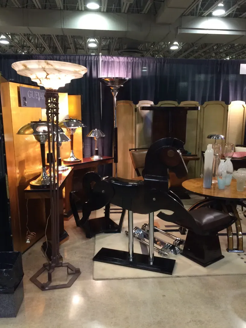 Antique decor featuring 2 horses in the scene.