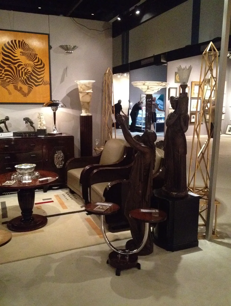 antique Val D´Osne sculpture in an elegant setting with artisanal details