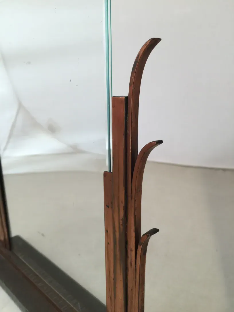 antique picture frame with curved edges and glass