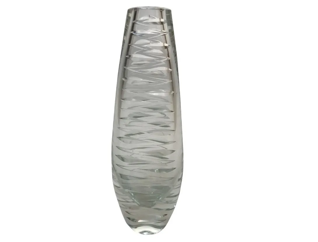 vase antico con design elegante e forma slanciata