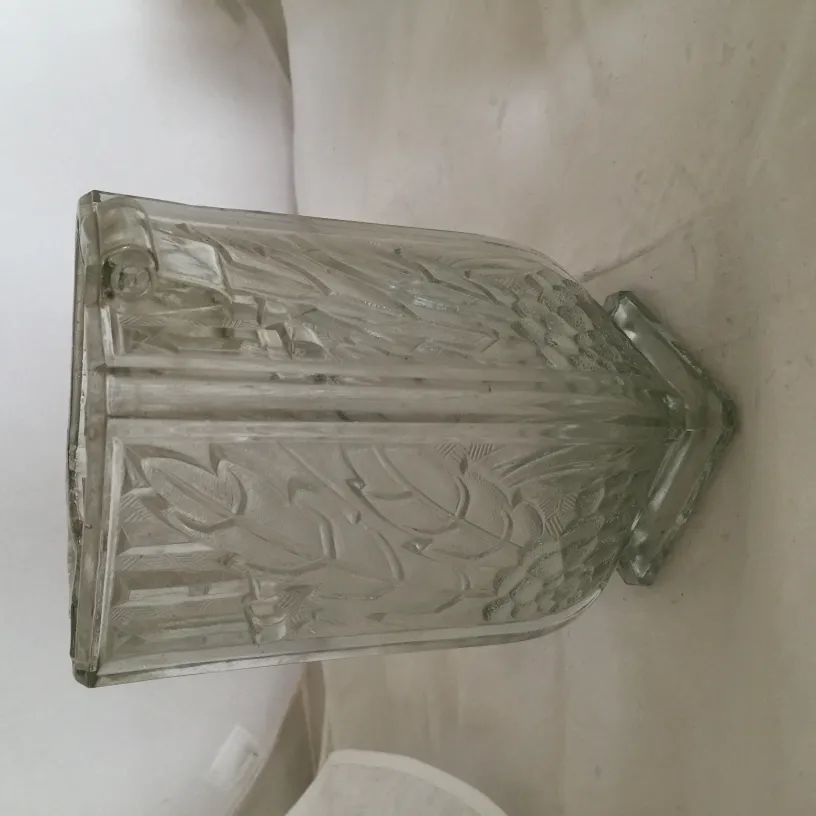 vase antico con motivi floreali