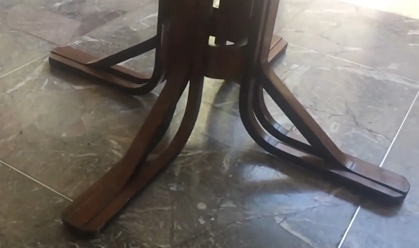 Antique dining table Art Deco for 4 people in a cozy setting.