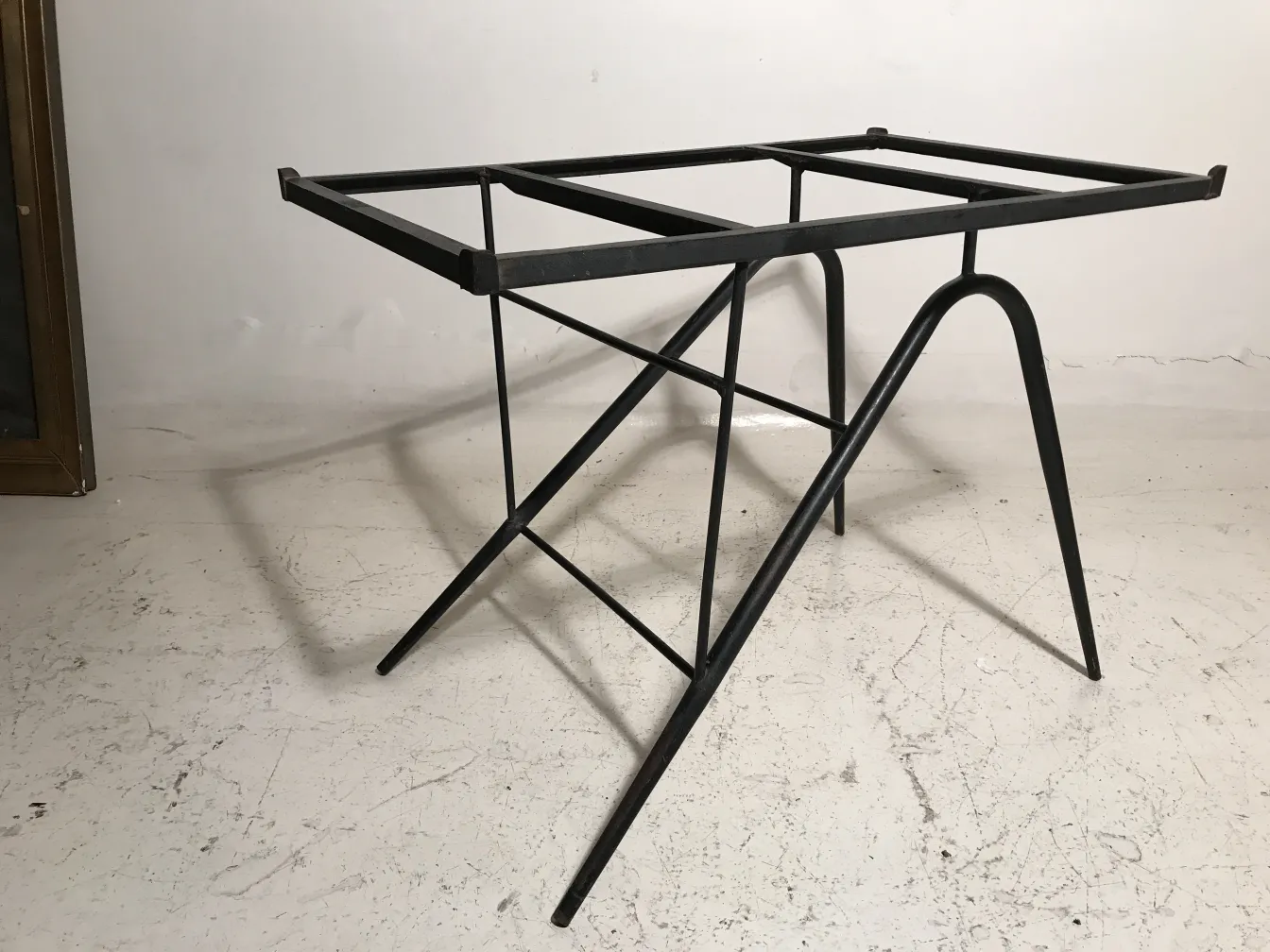 Antique garden table, visible frame, simple ambiance.