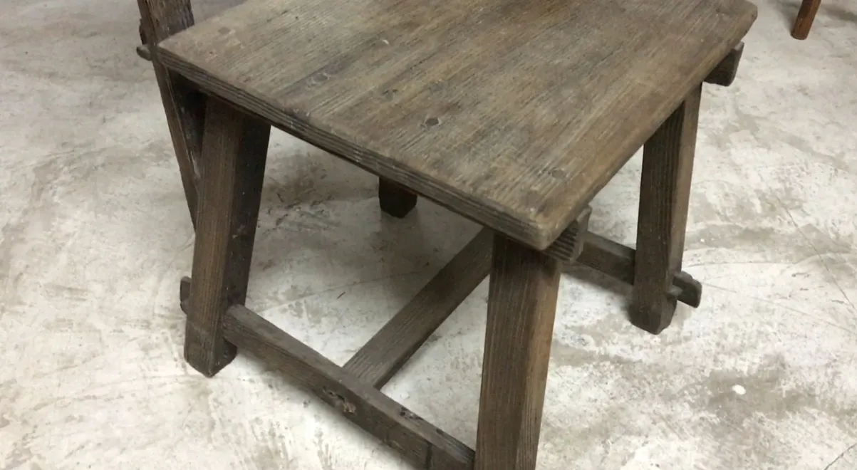 sedia antica di jean michel frank con superficie in legno