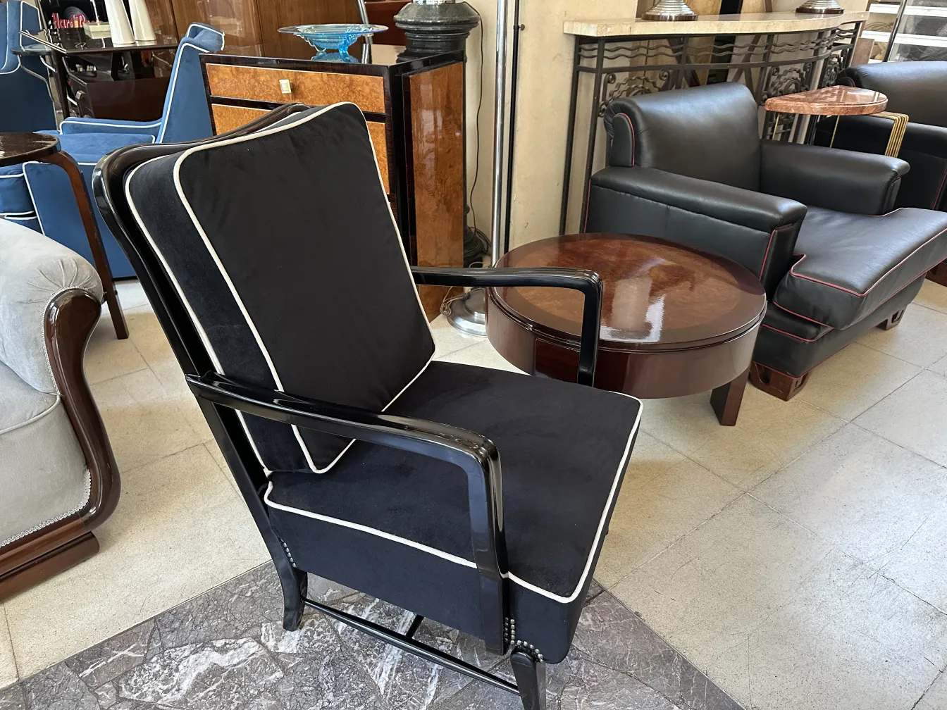 View of 2 antique armchairs with white details in a cozy environment