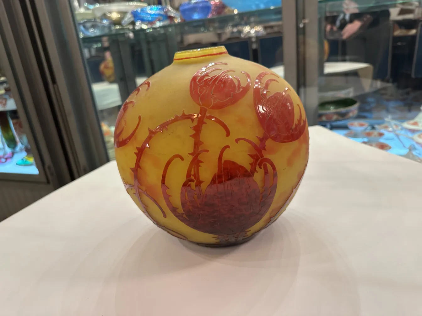 古董签名玻璃Le Verre带红色花卉设计