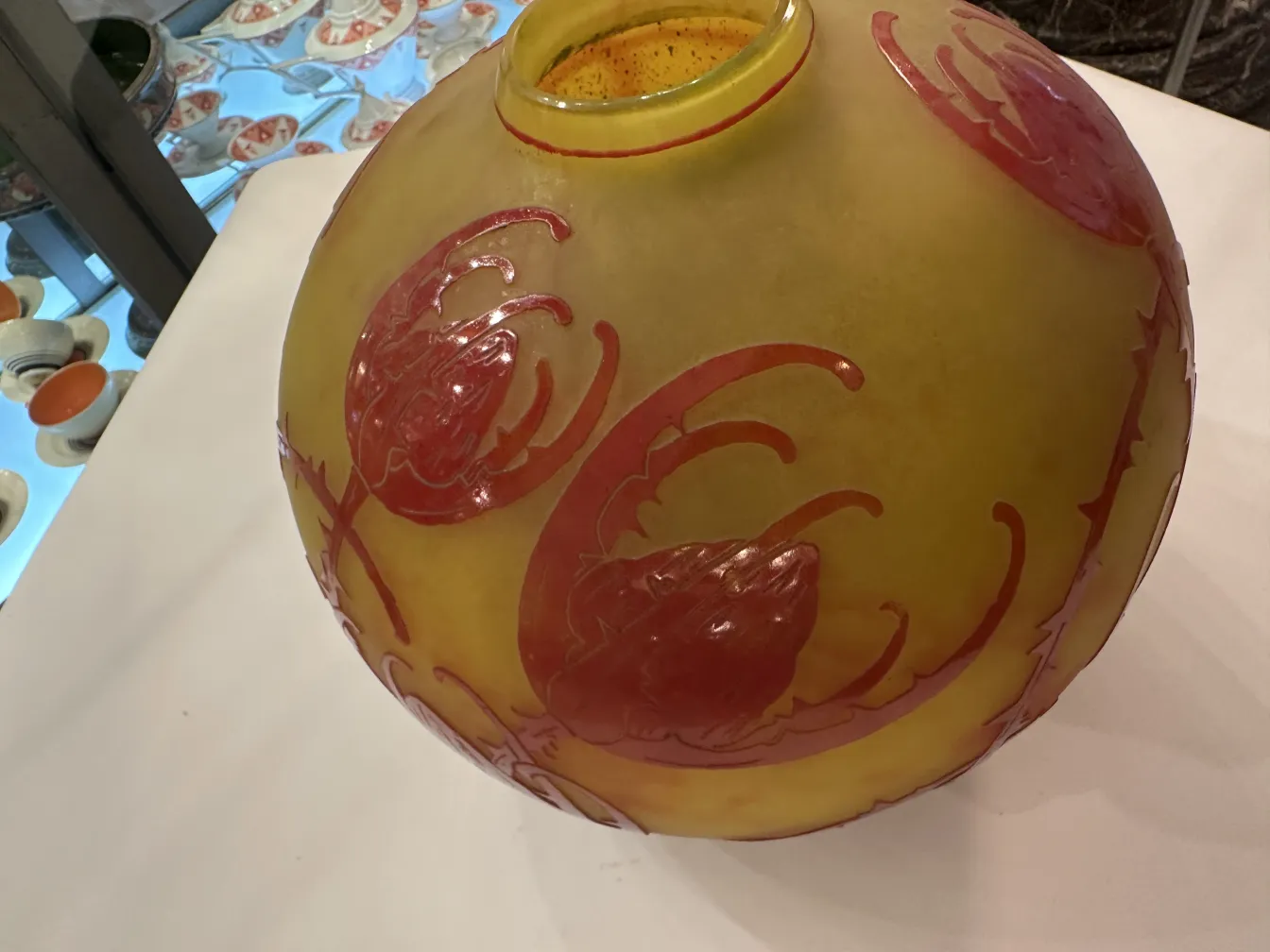 古董签名玻璃Le Verre带红色花卉设计
