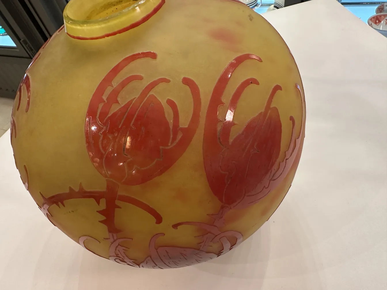 古董签名玻璃Le Verre带红色花卉设计