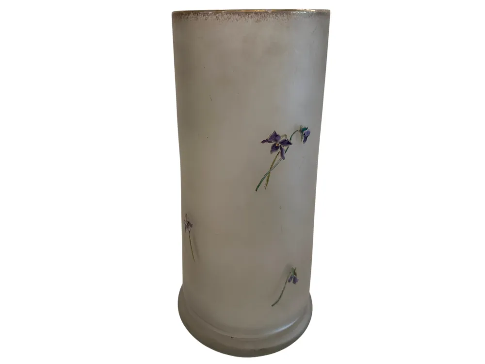 Innenansicht eines alten signierten Glases Daum Nancy, verziert mit Blumen