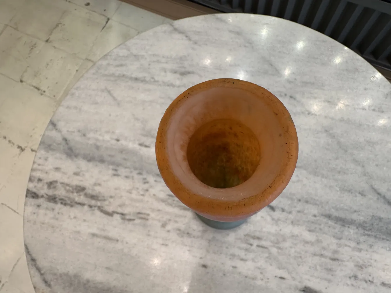 Glas mit floralem Muster in Orange und Gelb, Daum Nancy