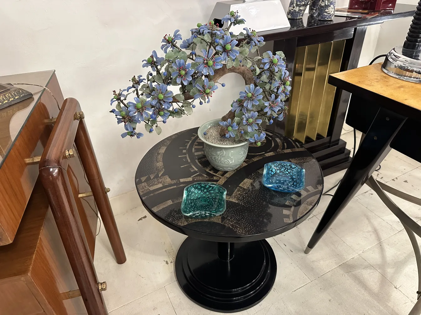 cristal de murano antiguo en tono azul con detalles plateados, elegante y decorativo