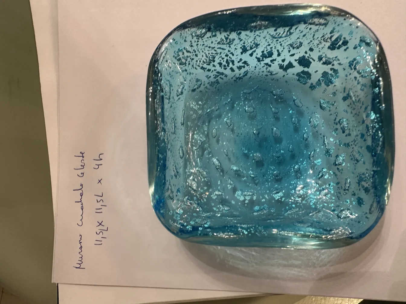 cristal de murano antiguo en tono azul con detalles plateados, elegante y decorativo