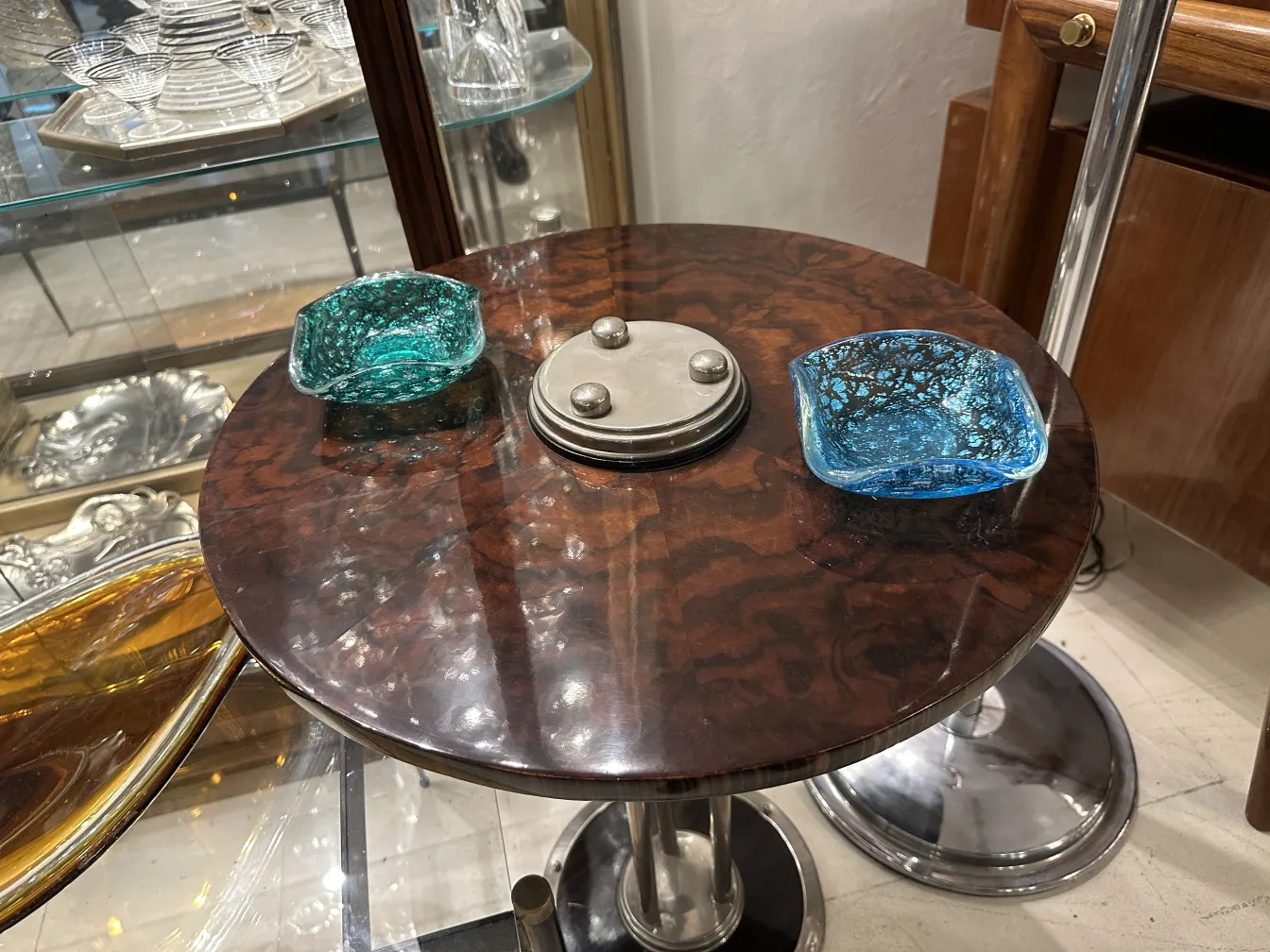 cristal de murano antiguo en tono azul con detalles plateados, elegante y decorativo