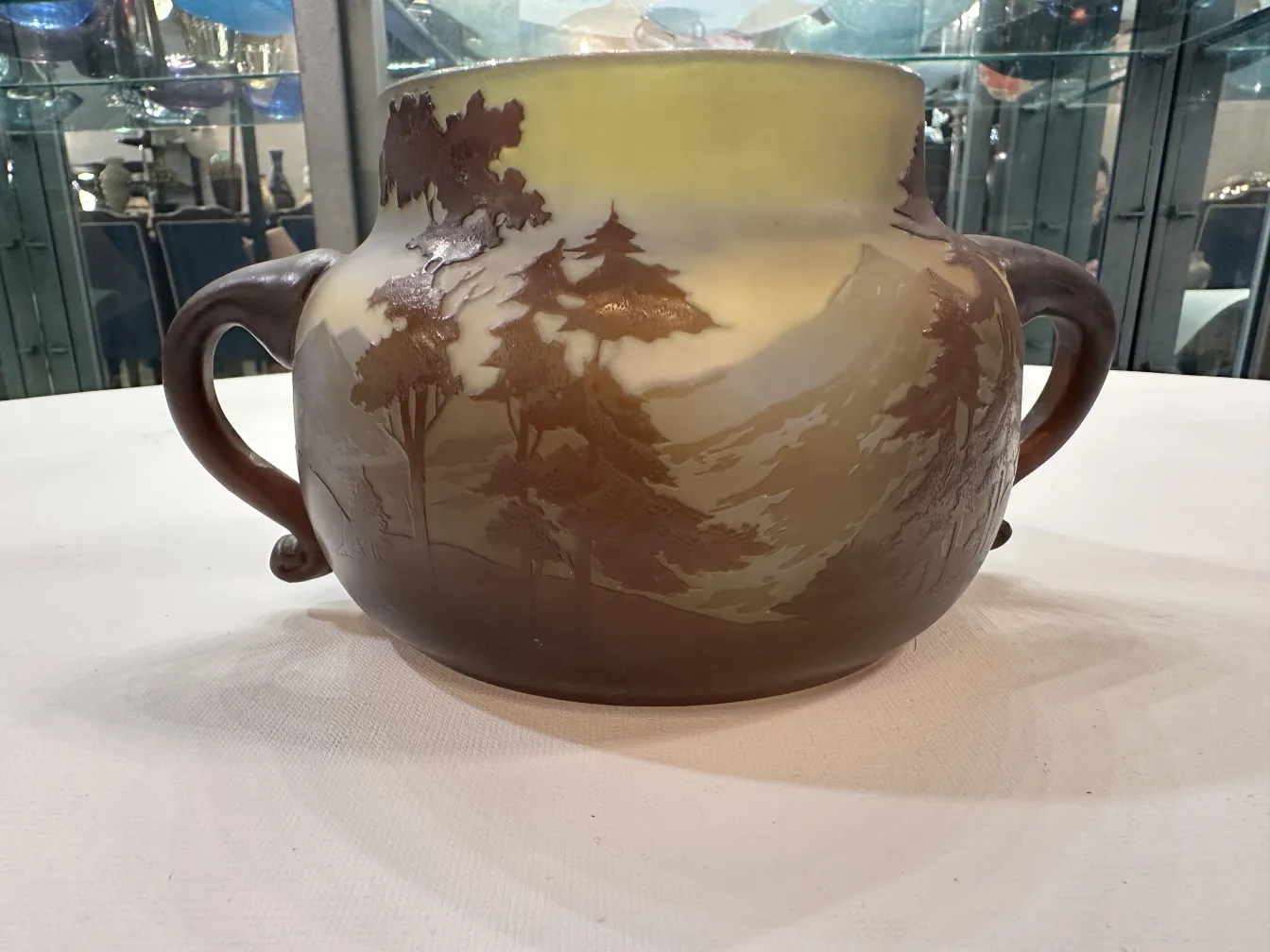 Altes signiertes Glas Gallé mit Naturlandschaften