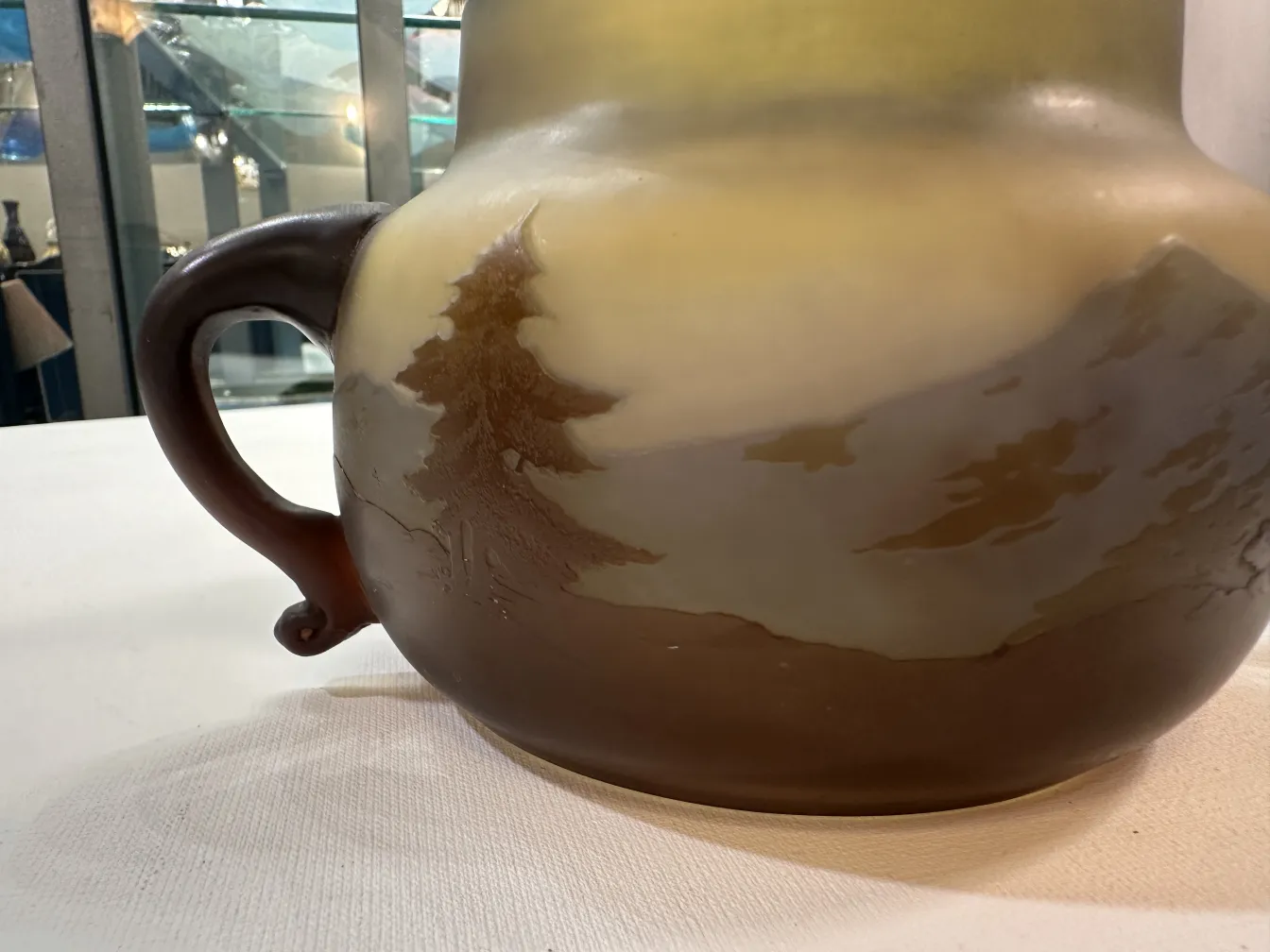 Altes signiertes Glas Gallé mit Naturlandschaften
