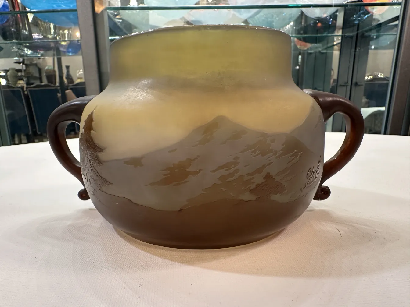 Altes signiertes Glas Gallé mit Naturlandschaften