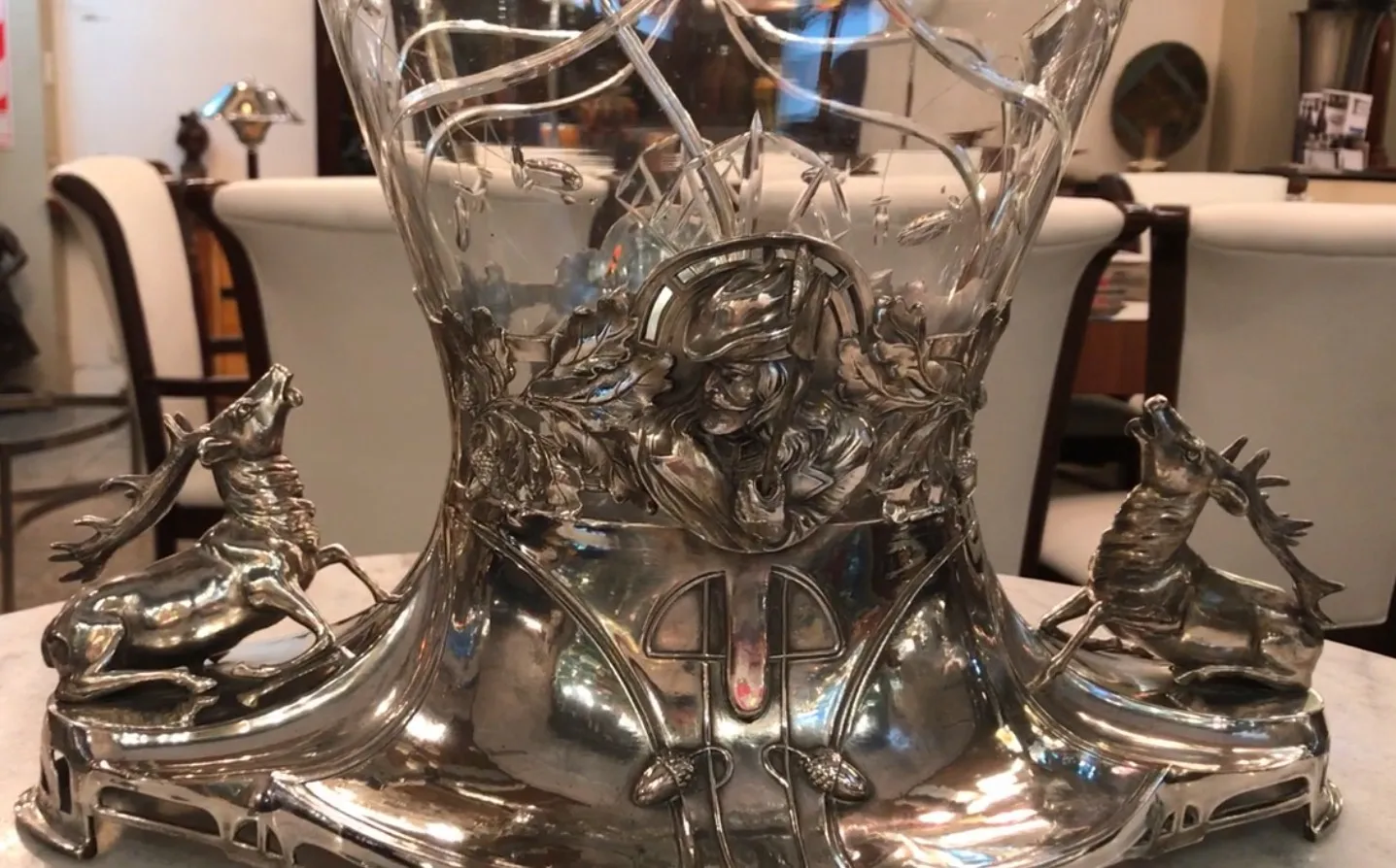 古董WMF潘趣酒碗，装饰有鹿