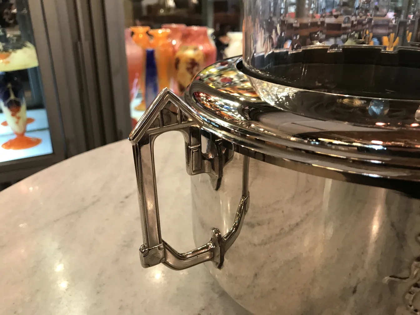 古董潘趣酒碗WMF，带有复杂设计和玻璃盖。