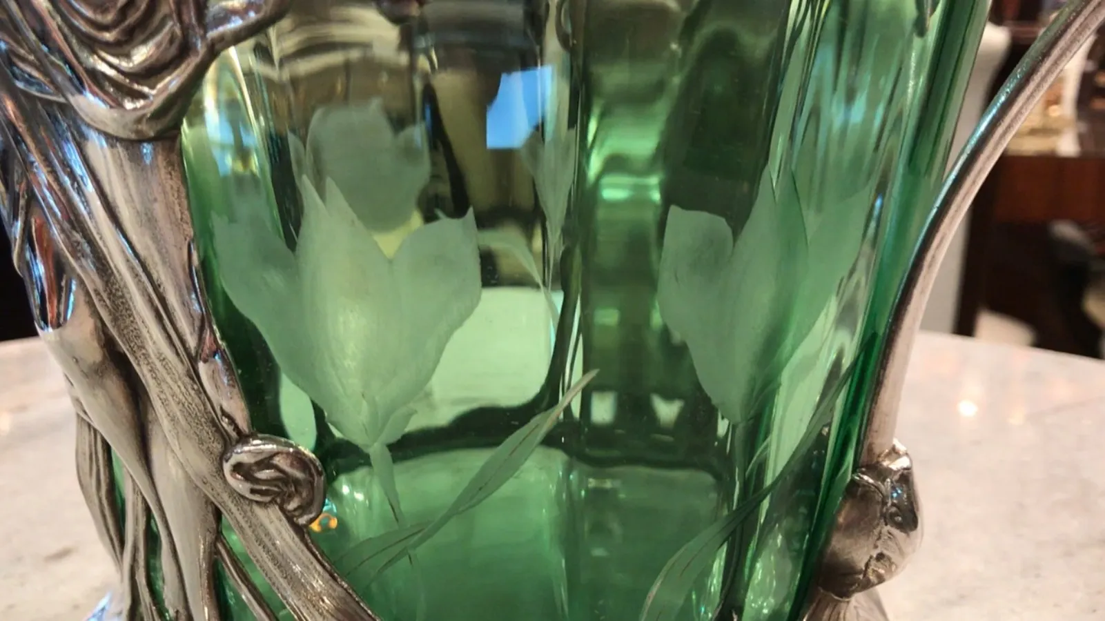 古董潘趣酒碗WMF，带有绿色装饰和盖子，适合展示。