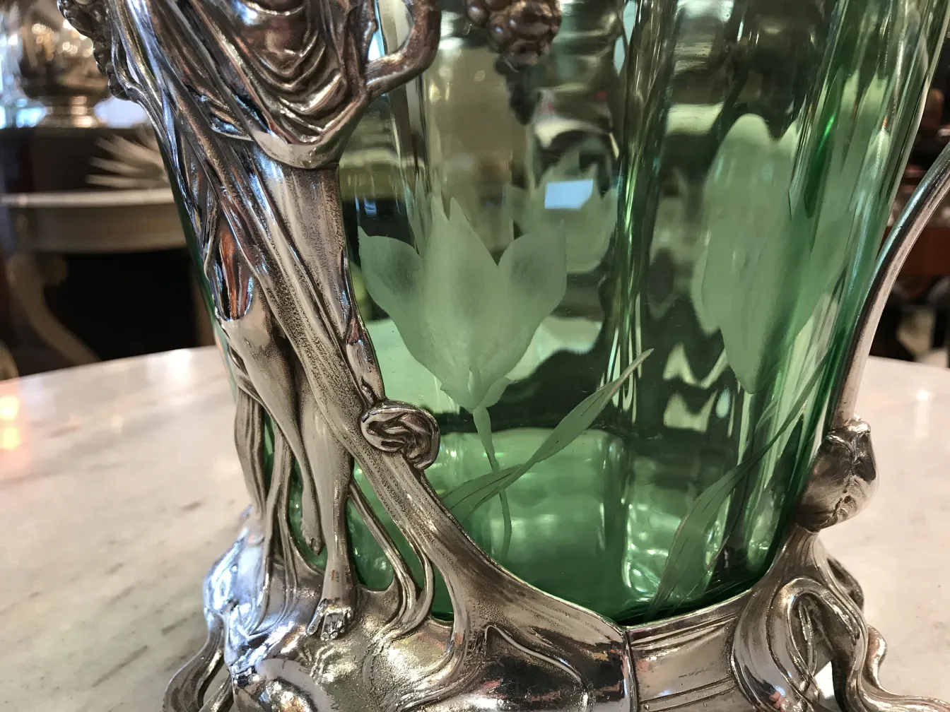 古董潘趣酒碗WMF，带有绿色装饰和盖子，适合展示。