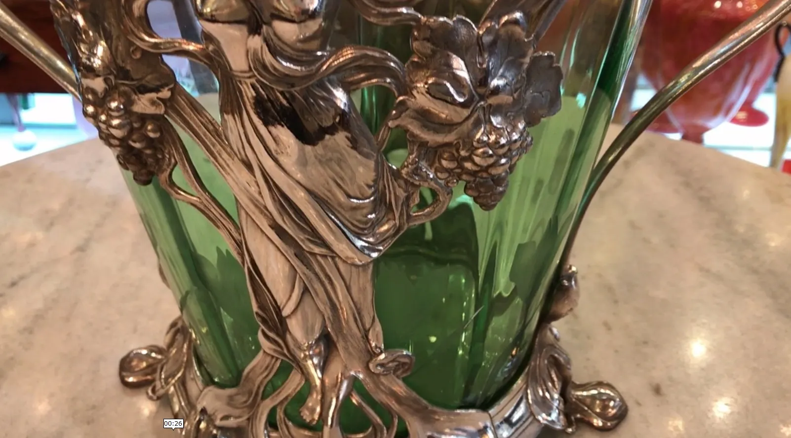 古董潘趣酒碗WMF，带有绿色装饰和盖子，适合展示。
