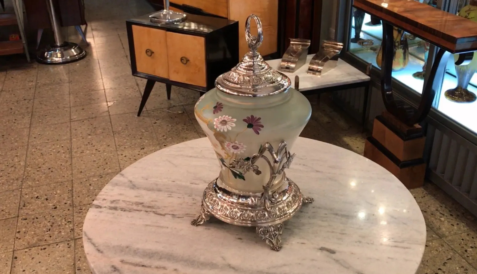 古董潘趣酒碗WMF装饰有花朵